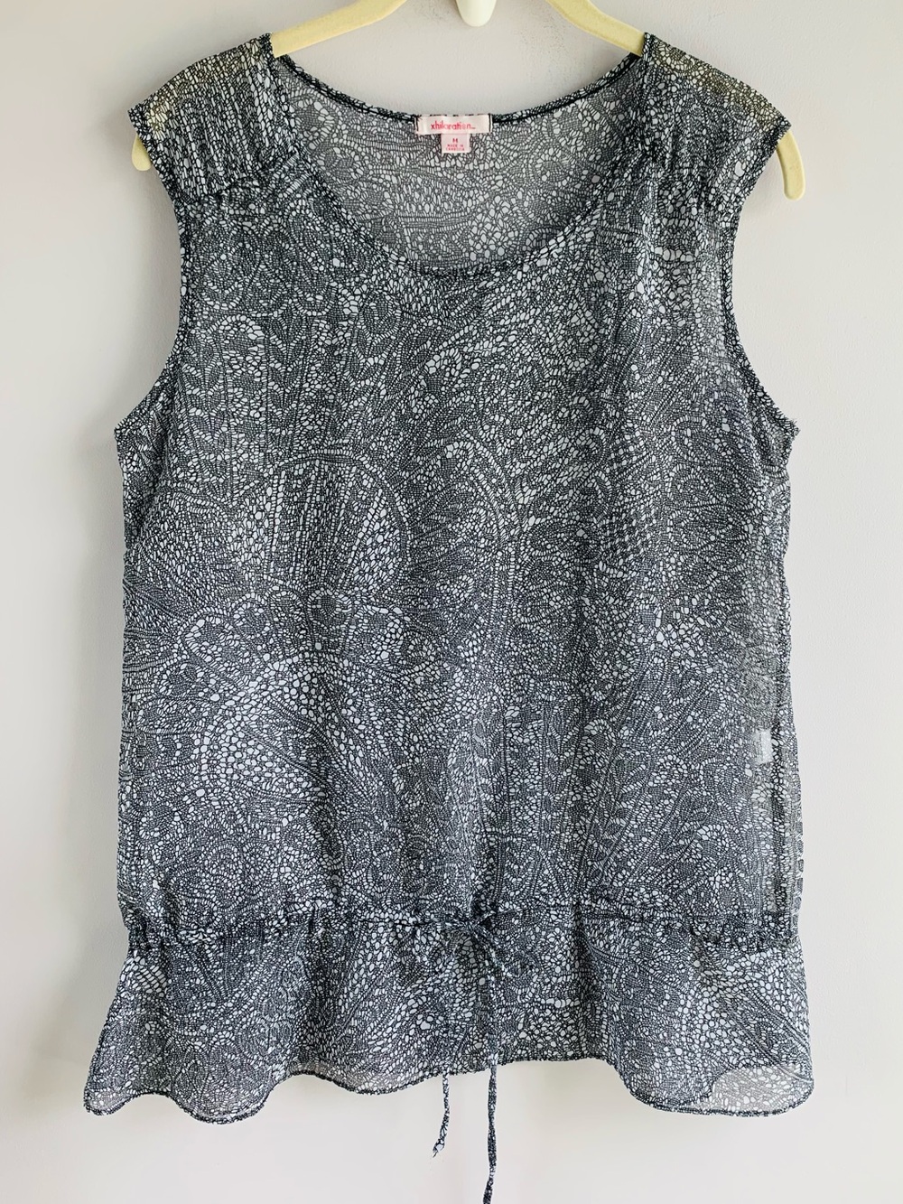 Sleeveless Semi Sheer Top Grey White Paisley Round Neck Boho Summer EUC Medium